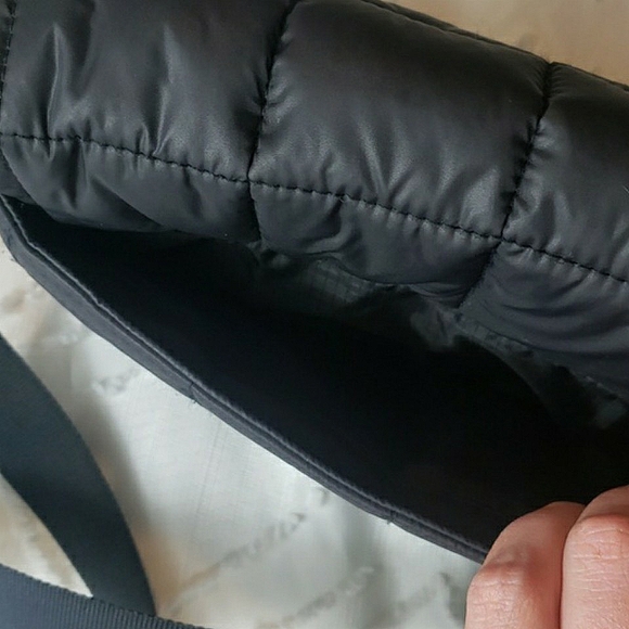 UGG Black Dalton Puff Crossbody Bag Quilted Adjustable Strap Pockets Lightweight - Picture 13 of 16